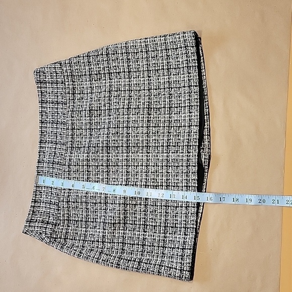 The Limited Size 4 Black White Tweed Mini Skirt, Lined, Gently Used Condition. - Picture 5 of 11
